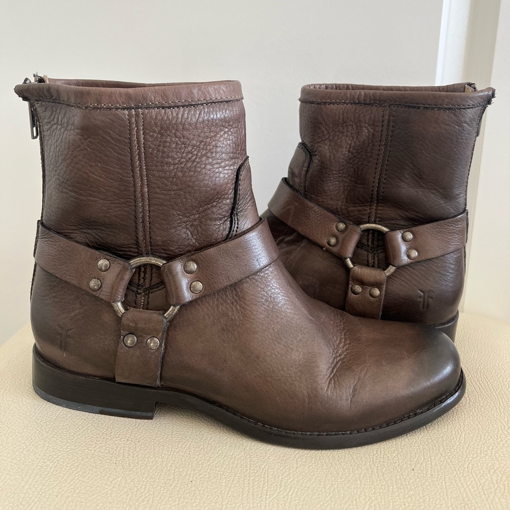 Frye Phillip Harness Leather Short Boots Women’s Size 8.5